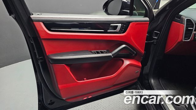 Porsche Cayenne 2021 — photo 14