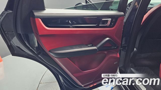 Porsche Cayenne 2021 — photo 15