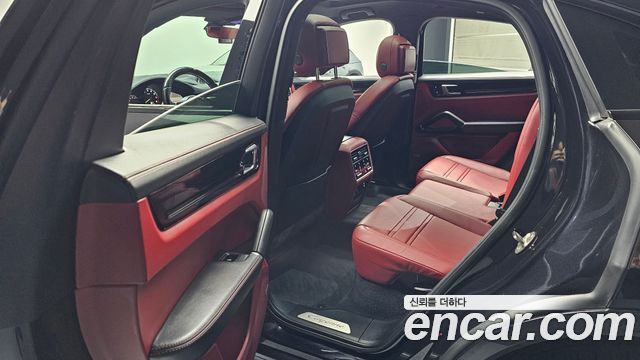 Porsche Cayenne 2021 — photo 16