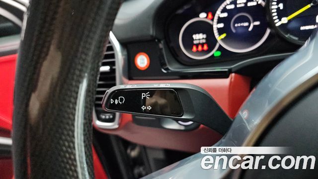 Porsche Cayenne 2021 — photo 30