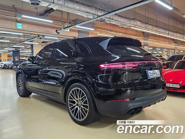 Porsche Cayenne 2023 — photo 4