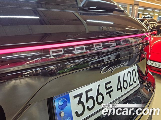Porsche Cayenne 2023 — photo 7