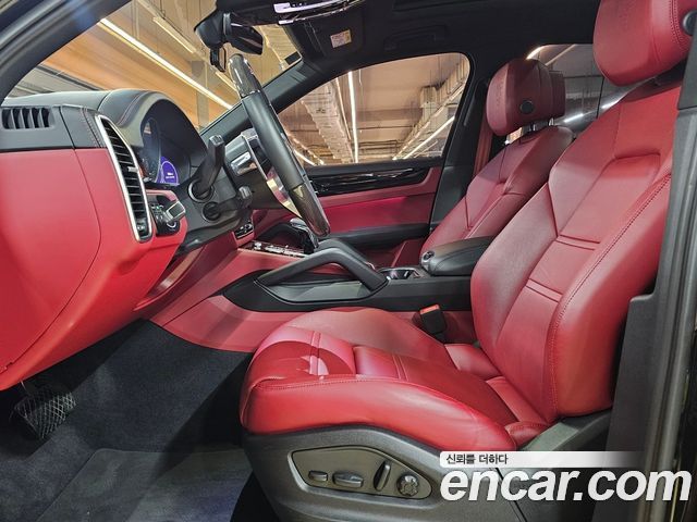 Porsche Cayenne 2023 — photo 8