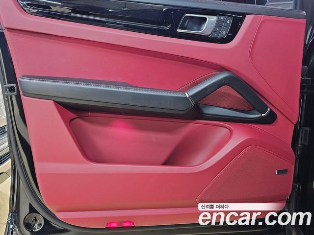 Porsche Cayenne 2023 — photo 12