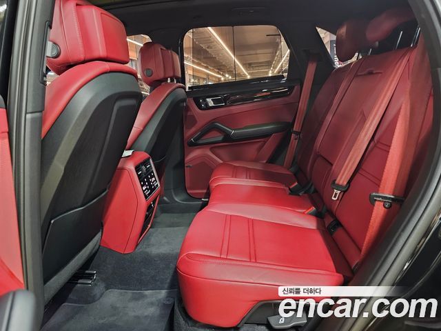 Porsche Cayenne 2023 — photo 16