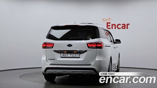 Kia Canival 2015 — photo 4