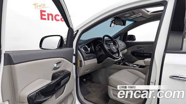 Kia Canival 2015 — photo 13