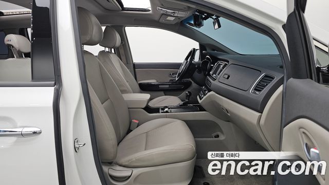 Kia Canival 2015 — photo 17