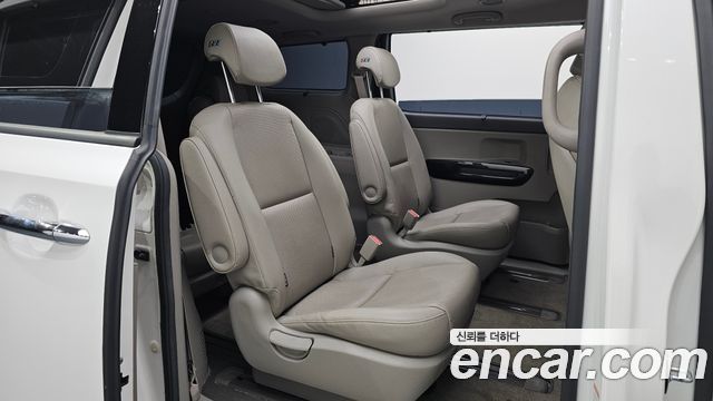 Kia Canival 2015 — photo 18