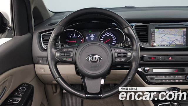 Kia Canival 2015 — photo 19