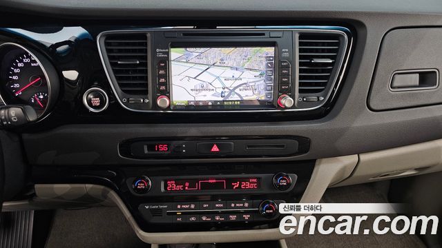 Kia Canival 2015 — photo 20