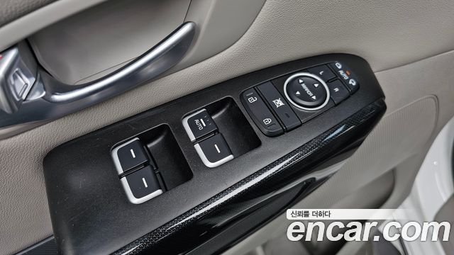 Kia Canival 2015 — photo 26