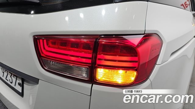 Kia Canival 2015 — photo 9