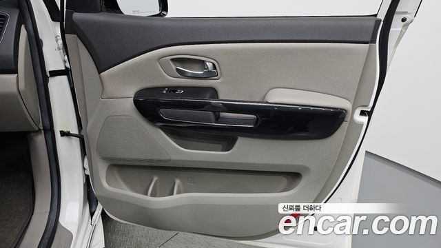 Kia Canival 2015 — photo 15