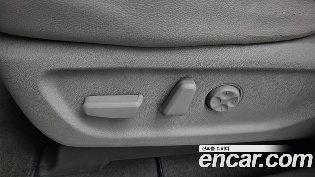 Kia Canival 2015 — photo 31