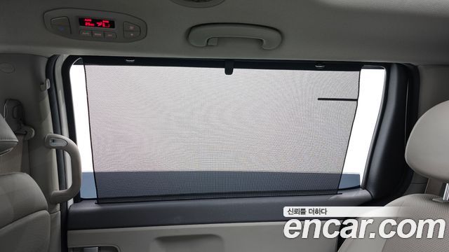 Kia Canival 2015 — photo 32