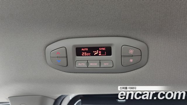 Kia Canival 2015 — photo 34