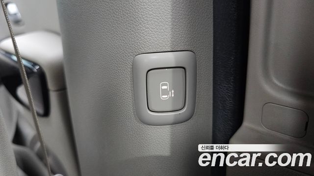 Kia Canival 2015 — photo 35