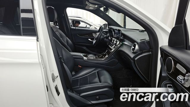 Mercedes-Benz GLC-Class 2020 — photo 11
