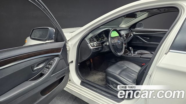 BMW 5-Series 2013 — photo 11