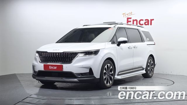 Kia Canival 2023 — photo 1