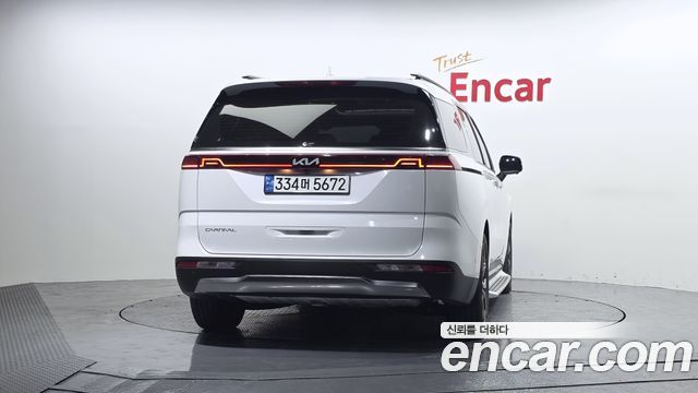 Kia Canival 2023 — photo 4