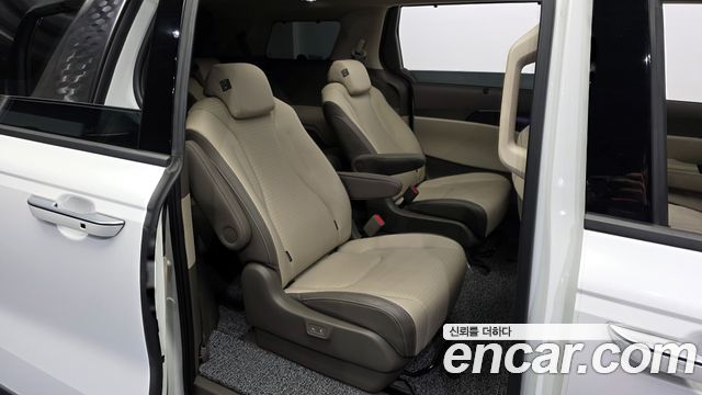 Kia Canival 2023 — photo 17