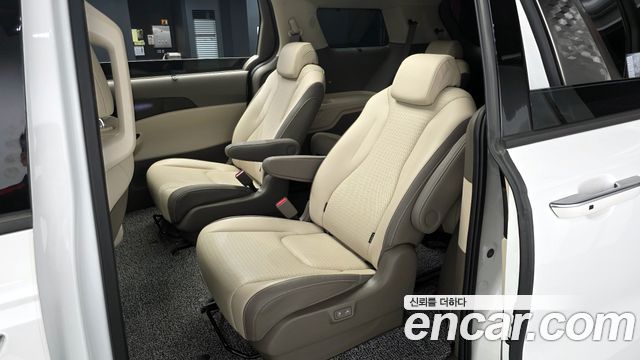 Kia Canival 2023 — photo 18
