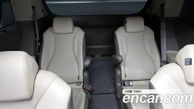 Kia Canival 2023 — photo 19