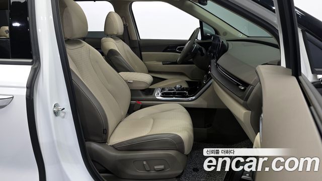 Kia Canival 2023 — photo 16