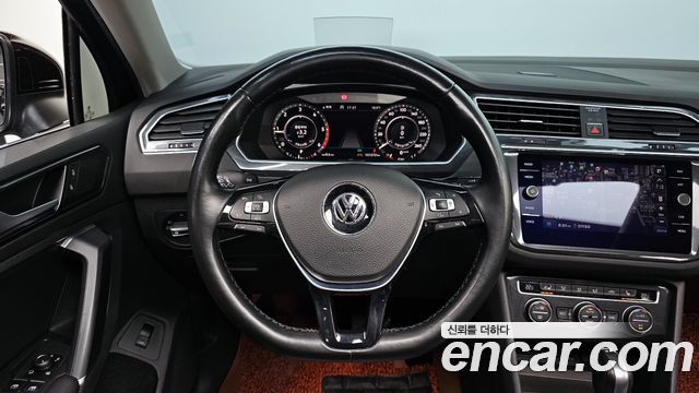Volkswagen Tiguan 2018 — photo 12