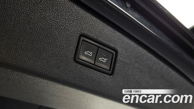 Volkswagen Tiguan 2018 — photo 17