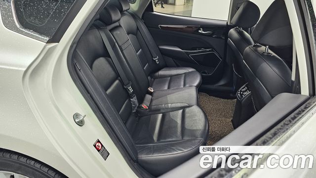 Kia K7 2017 — photo 11