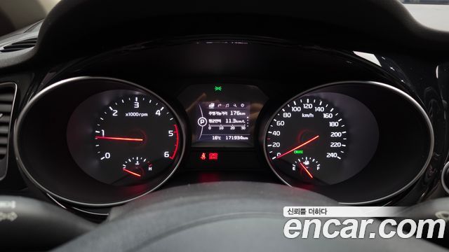 Kia Canival 2015 — photo 8