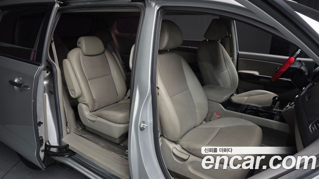 Kia Canival 2015 — photo 12