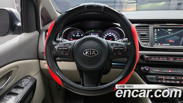 Kia Canival 2015 — photo 13