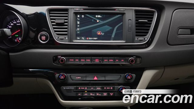 Kia Canival 2015 — photo 16