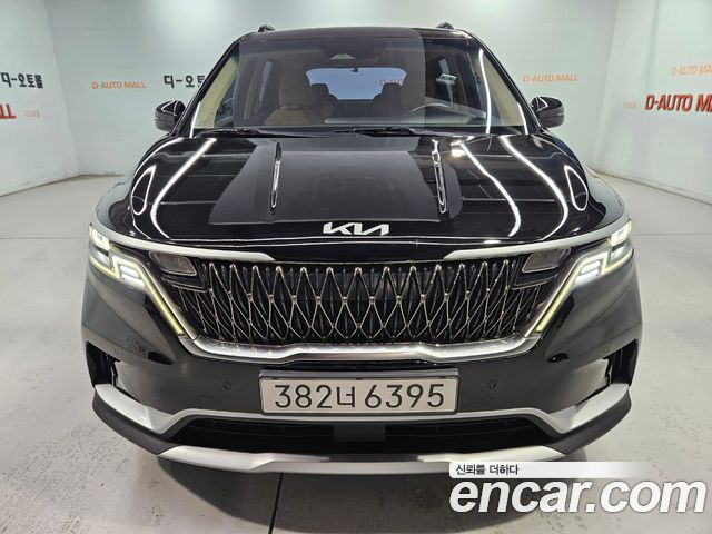 Kia Canival 2023 — photo 1