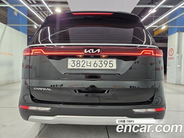Kia Canival 2023 — photo 2