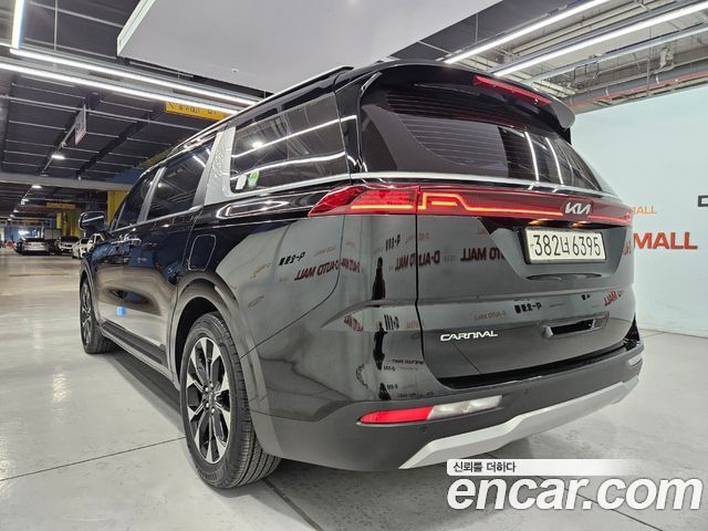 Kia Canival 2023 — photo 4