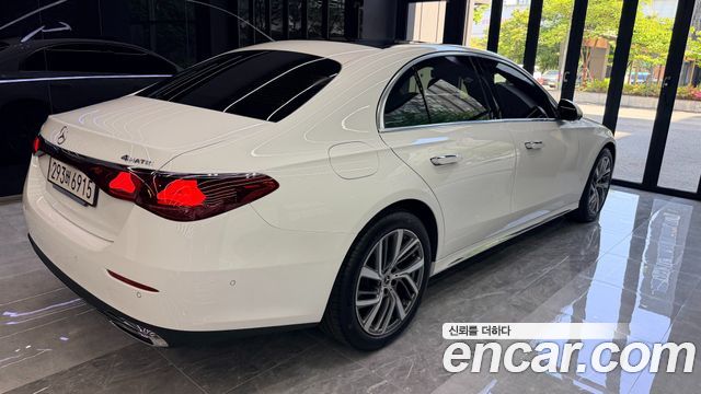 Mercedes-Benz E-Class 2024 — photo 2