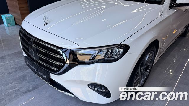 Mercedes-Benz E-Class 2024 — photo 3
