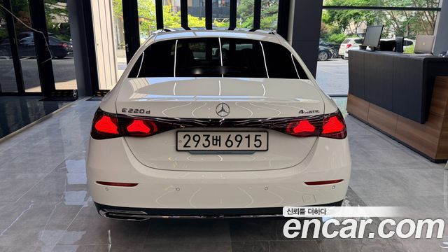 Mercedes-Benz E-Class 2024 — photo 4