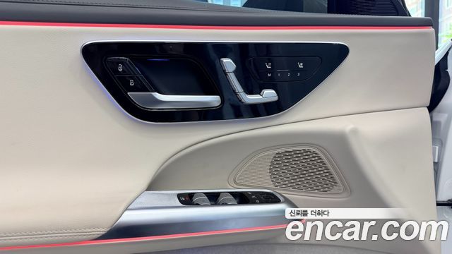 Mercedes-Benz E-Class 2024 — photo 11