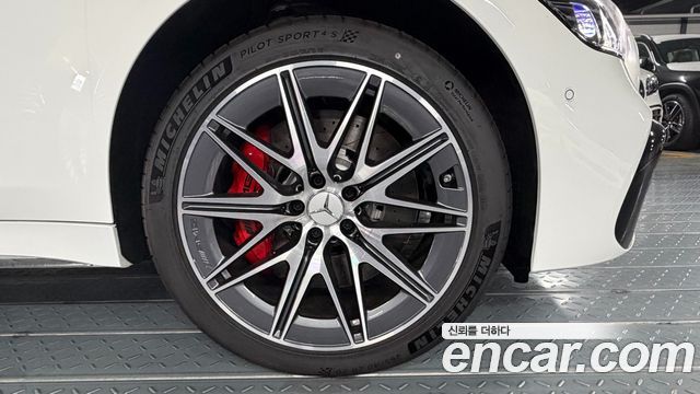 Mercedes-Benz AMG GT 2025 — photo 9