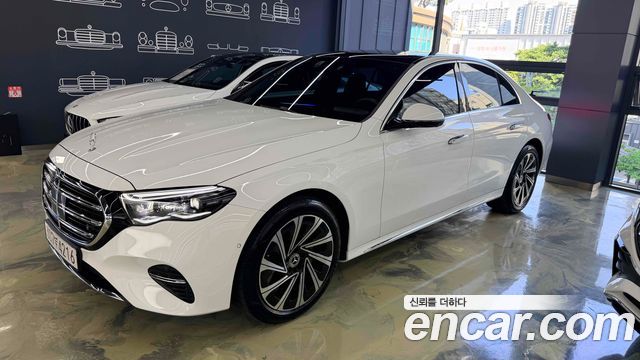 Mercedes-Benz E-Class 2025 — photo 1