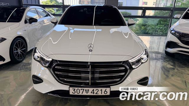 Mercedes-Benz E-Class 2025 — photo 2