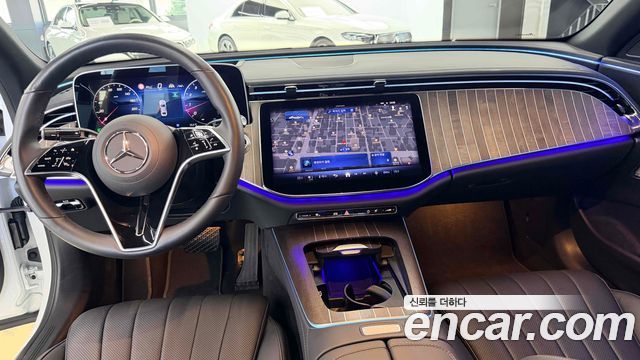 Mercedes-Benz E-Class 2025 — photo 7