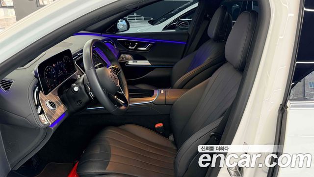 Mercedes-Benz E-Class 2025 — photo 8