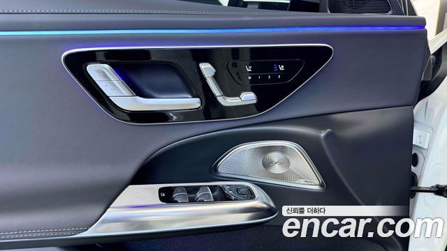 Mercedes-Benz E-Class 2025 — photo 9